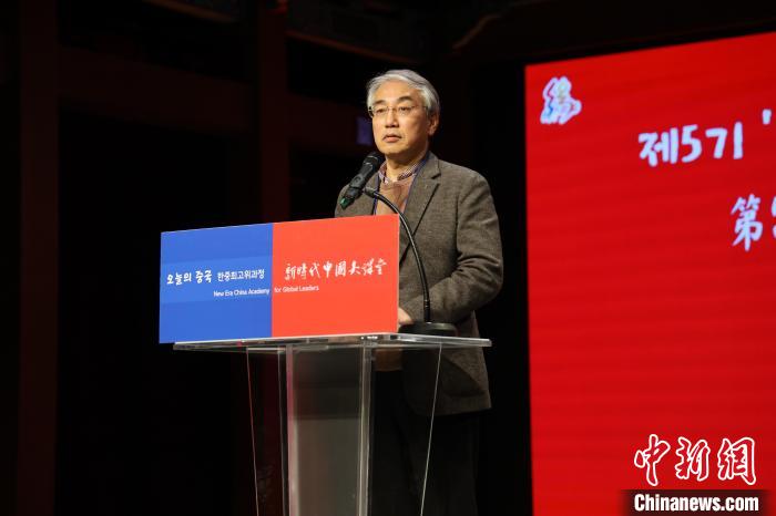 韓國前國務調整室長李錫駿致辭。　中國駐韓國大使館供圖