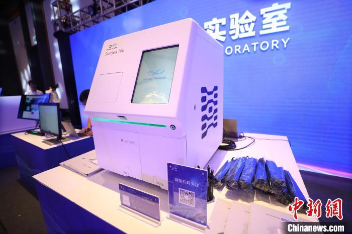 圖為發布會上展示的科技產品?！±祖I 攝