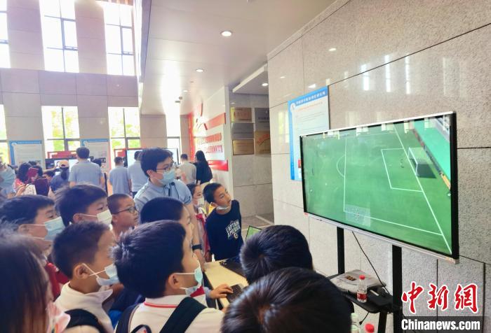 中科院自動化所“自動化之光”公眾科學日活動現場。　中科院自動化所 供圖