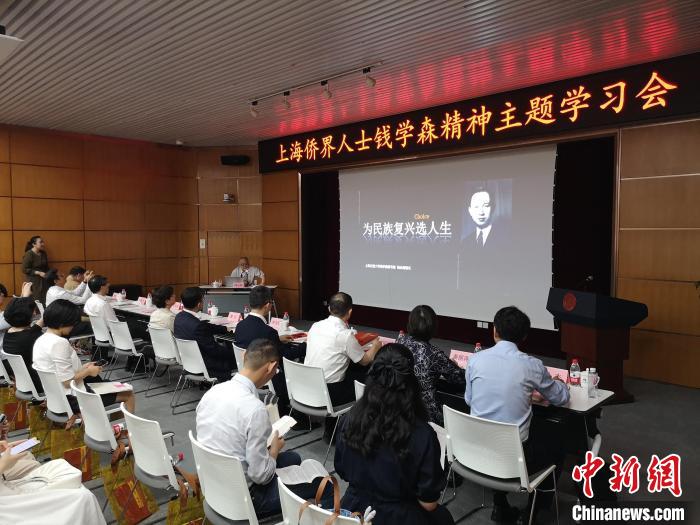 上海交通大學(xué)錢學(xué)森圖書館館長、錢學(xué)森之子錢永剛以“為民族復(fù)興選人生”為題作專題報(bào)告?！》队畋?攝