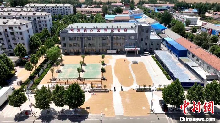 德州陵城區開放1297處鎮村公共場地,緩解農民曬糧難題。 陵城區委宣傳部供圖