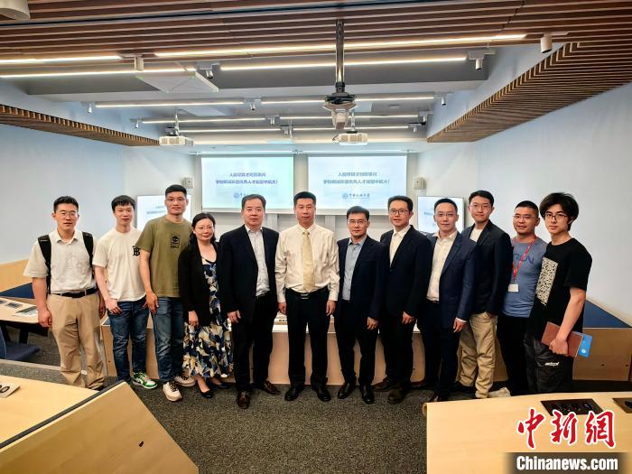 中國民航大學代表團在英交流情況?！≈鬓k方提供