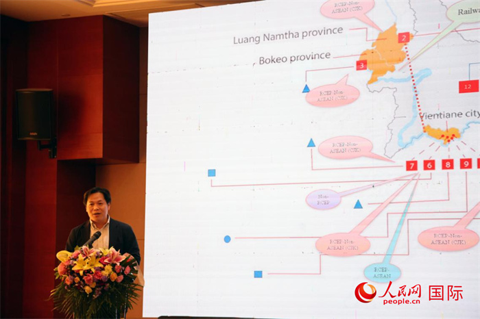 老撾計(jì)劃與投資部發(fā)展研究院院長(zhǎng)史提羅斯·拉斯福尼在活動(dòng)現(xiàn)場(chǎng)發(fā)言。人民網(wǎng)記者楊一攝