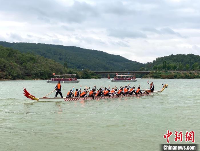 圖為龍舟賽活動。　陳靜 攝