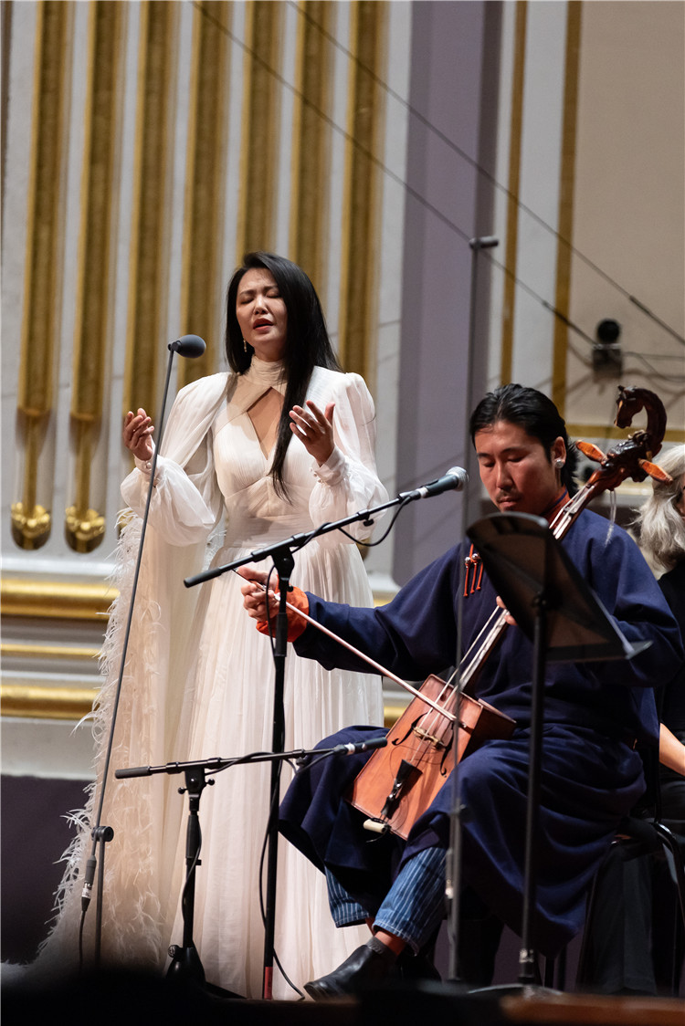 圖片說明： 8月5日，2023愛丁堡國際藝術節開幕式音樂會《慈悲頌》的演出現場。藝術節組委會供圖