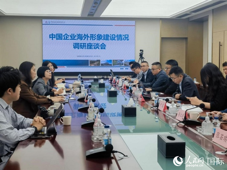 埃塞俄比亞中國商會企業代表與人民網記者座談。人民網記者 劉寧攝