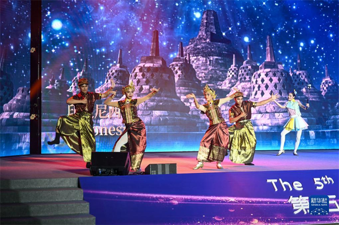 10月21日，在馬來西亞行政首都普特拉賈亞，演員在第五屆中國—東盟視聽周開幕活動上表演。新華社記者 程一恒 攝