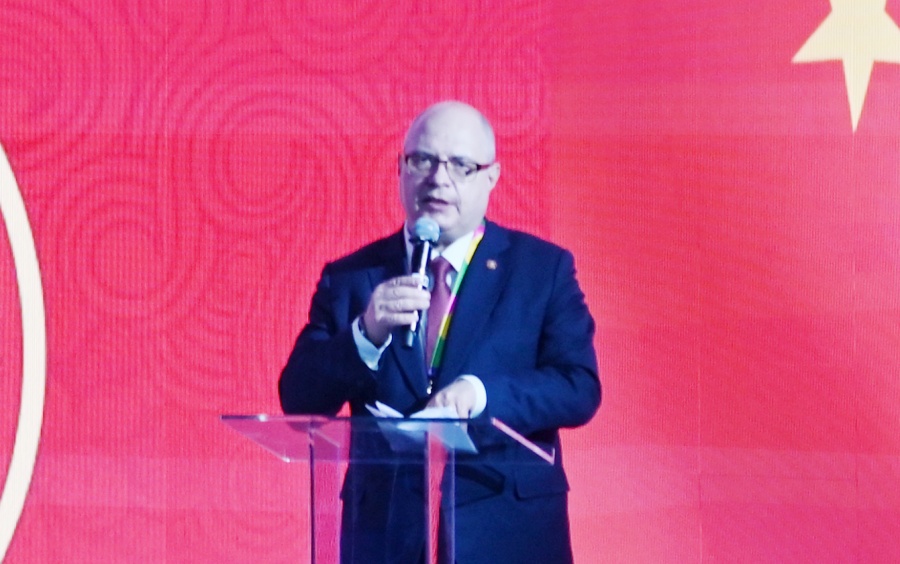 俄羅斯國家杜馬資產、土地和財產關系委員會主席兼俄中議員友好小組主席加夫里洛夫致辭。主辦方供圖