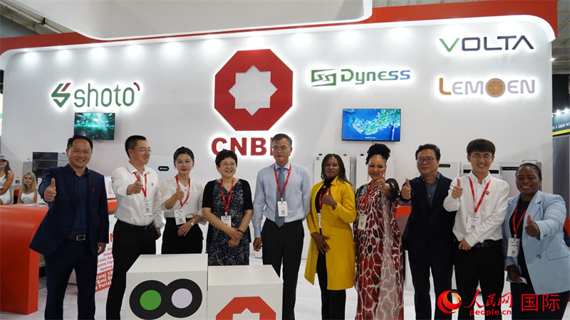 出席嘉賓合影。人民網 劉暢攝