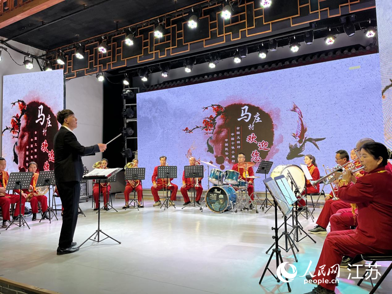 馬莊農民樂團在排練節目。人民網 李子佩攝