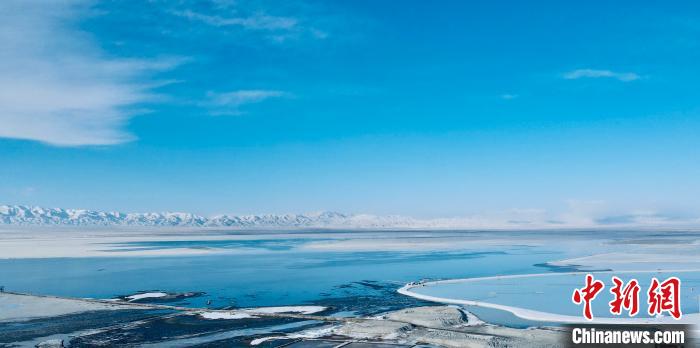 圖為冬季茶卡天空壹號景區?！±罱瓕?攝