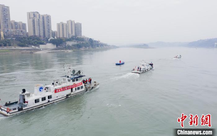 聯(lián)合巡江守護(hù)活動(dòng)現(xiàn)場。 江安縣融媒體中心 攝