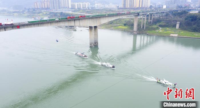 聯(lián)合巡江守護(hù)活動(dòng)現(xiàn)場。 江安縣融媒體中心 攝