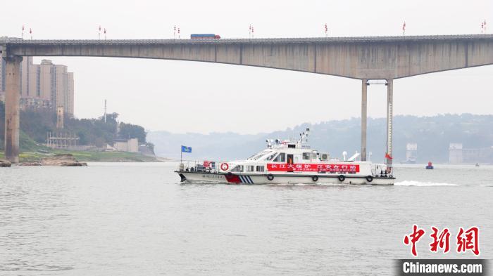 聯(lián)合巡江守護(hù)活動(dòng)現(xiàn)場。 江安縣融媒體中心 攝