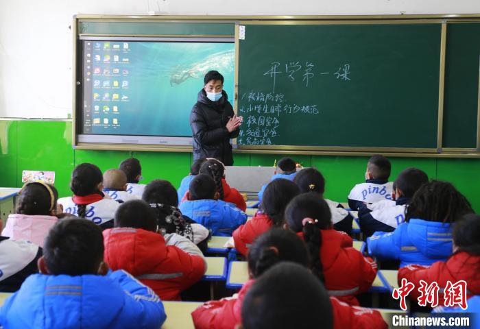 圖為學生正在上課。　馬銘言 攝