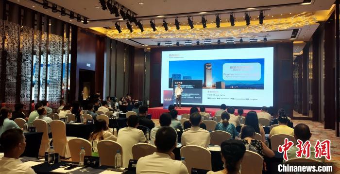 熱休細胞總經理吳建洪介紹三年發展歷程。　楊伏山 攝