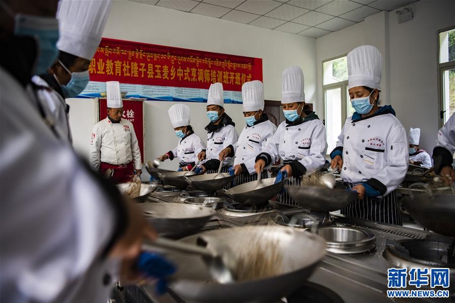 （新華全媒頭條·走向我們的小康生活·圖文互動）（2）扎西德勒，我們的新家園——西藏易地扶貧搬遷搬出幸福美好新生活