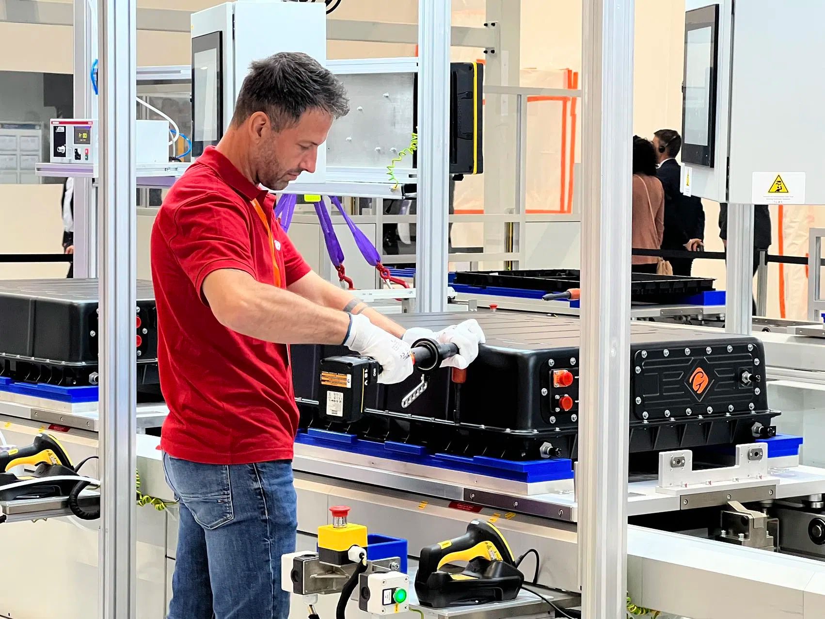 2023年9月國軒高科哥廷根工廠首款電池產品線投產。人民網記者 李強攝