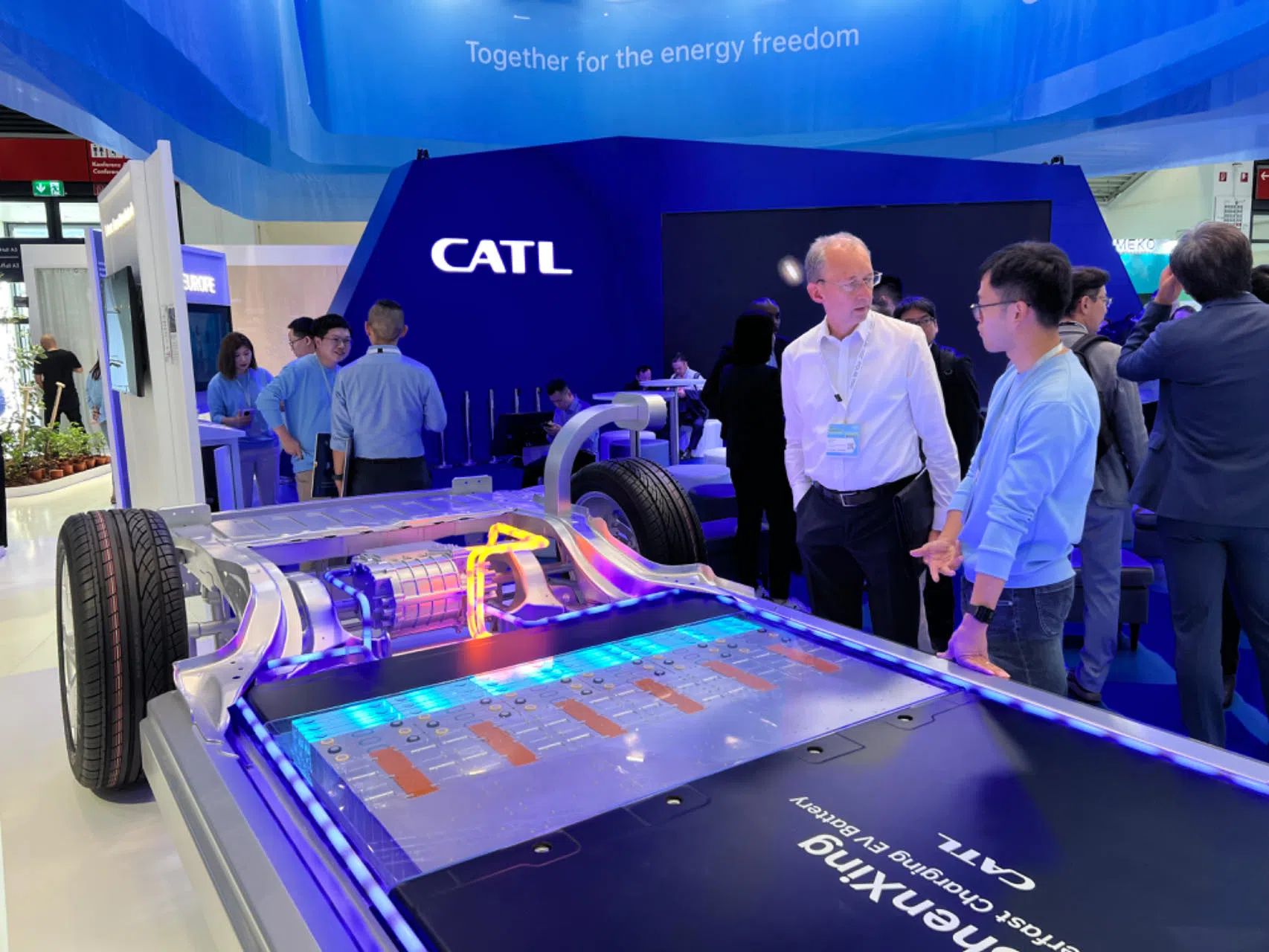 寧德時代在德國國際汽車及智慧出行博覽會的展臺。人民網記者 李強攝
