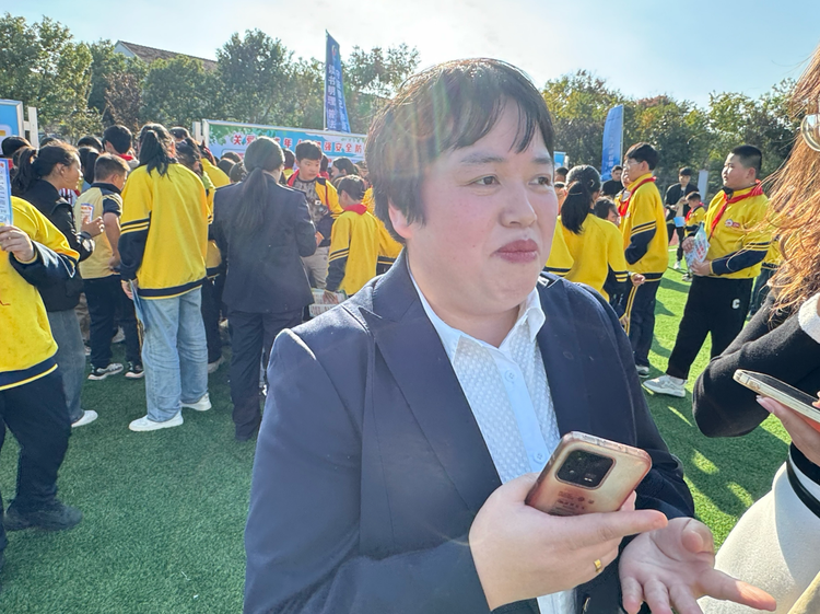 改革沃土綻放法治之花——“全國(guó)網(wǎng)絡(luò)普法行安徽站”活動(dòng)采訪團(tuán)走進(jìn)小崗村