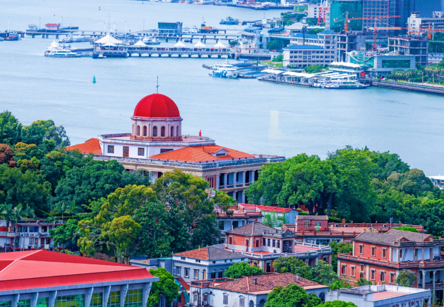 鼓浪嶼素有“萬國建筑博物館”的美譽，八卦樓作為全國重點文物保護單位，是鼓浪嶼世界文化遺產核心要素之一。楊勁堅 攝