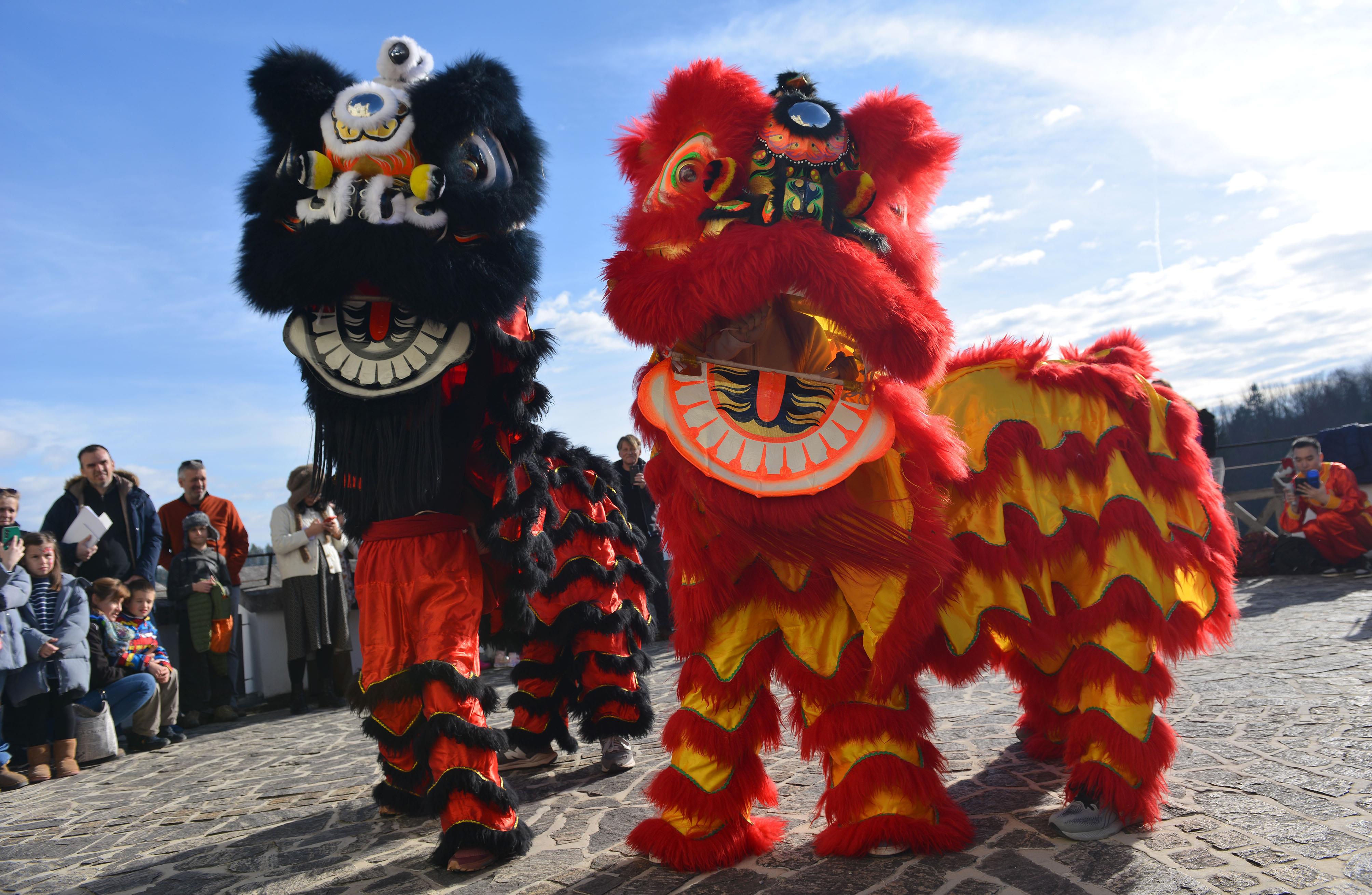 △當(dāng)?shù)貢r(shí)間2024年2月4日，克羅地亞克拉皮納，薩格勒布大學(xué)孔子學(xué)院舉辦一系列活動(dòng)，迎接中國(guó)農(nóng)歷龍年春節(jié)。