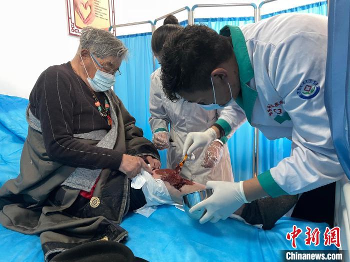 青海玉樹:“醫(yī)養(yǎng)結(jié)合”敬老院讓老人有“醫(yī)靠”