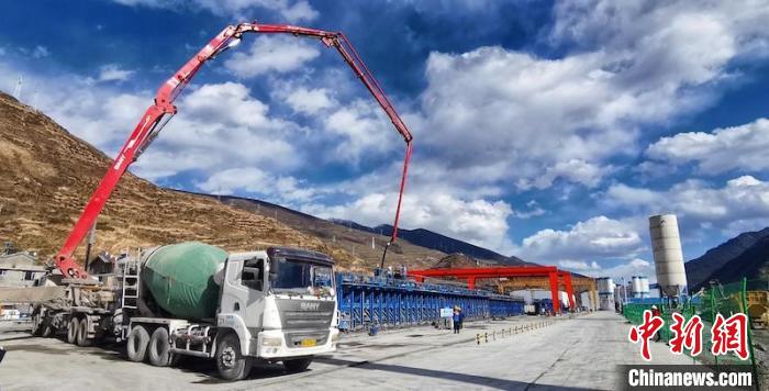 T梁發運現場?！≈需F八局 供圖