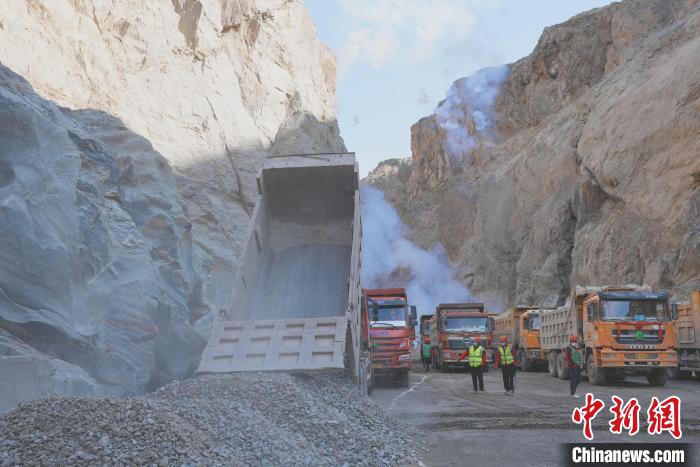 圖為大壩填筑現(xiàn)場(chǎng)。 水電四局供圖