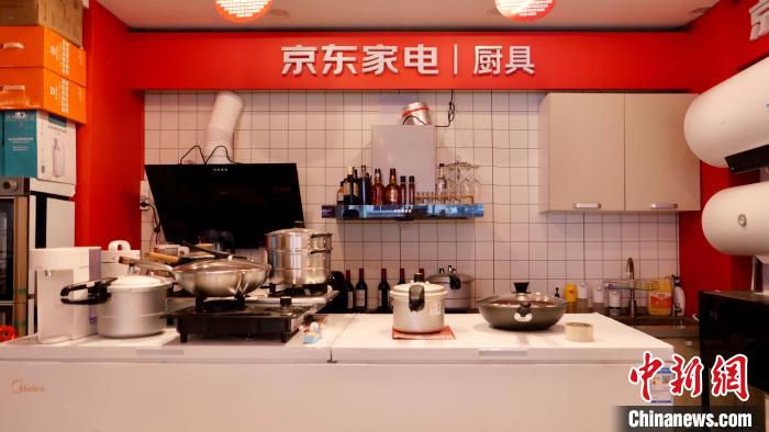 圖為店內(nèi)部分商品展示。　謝牧 攝