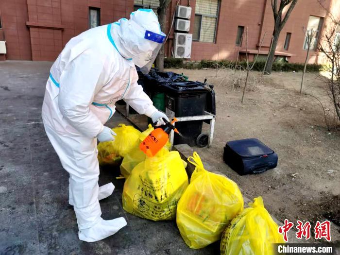 給垃圾做消殺?！¤F西區委宣傳部 攝