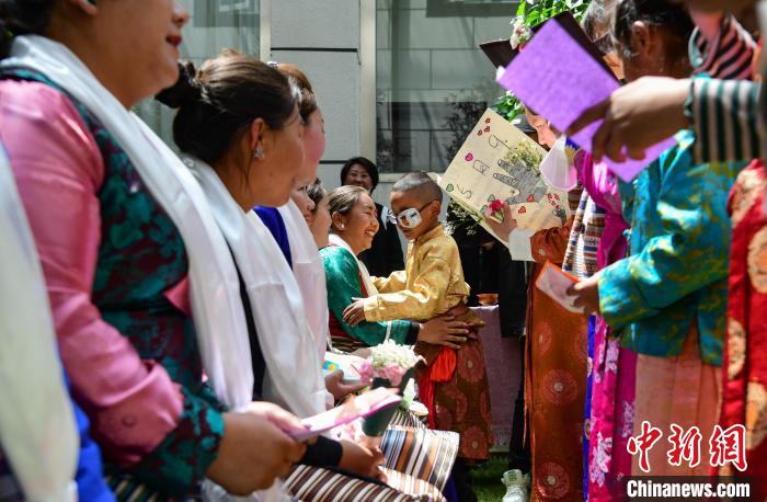 超暖心拉薩市兒童福利院“媽媽”們的母親節