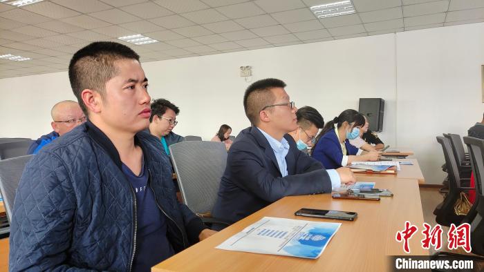 圖為培訓(xùn)會(huì)現(xiàn)場(chǎng)。　貢桑拉姆 攝