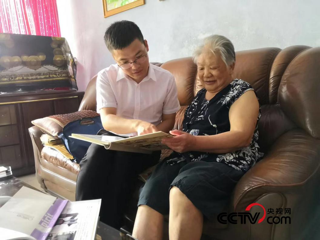 （張慶沖與老戰士閆家琪 受訪者供圖）