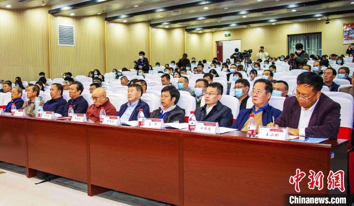 圖為與會專家學者聽會。　楊忠寧 攝