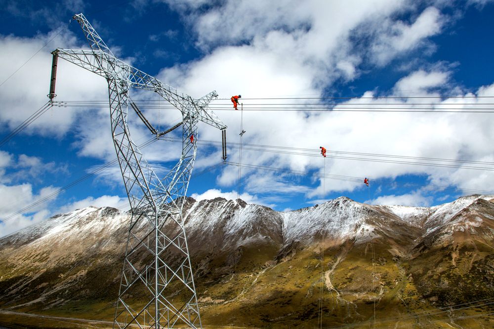 藏中聯(lián)網(wǎng)工程建設(shè)，銀線上的“舞者” 。盧忠東攝