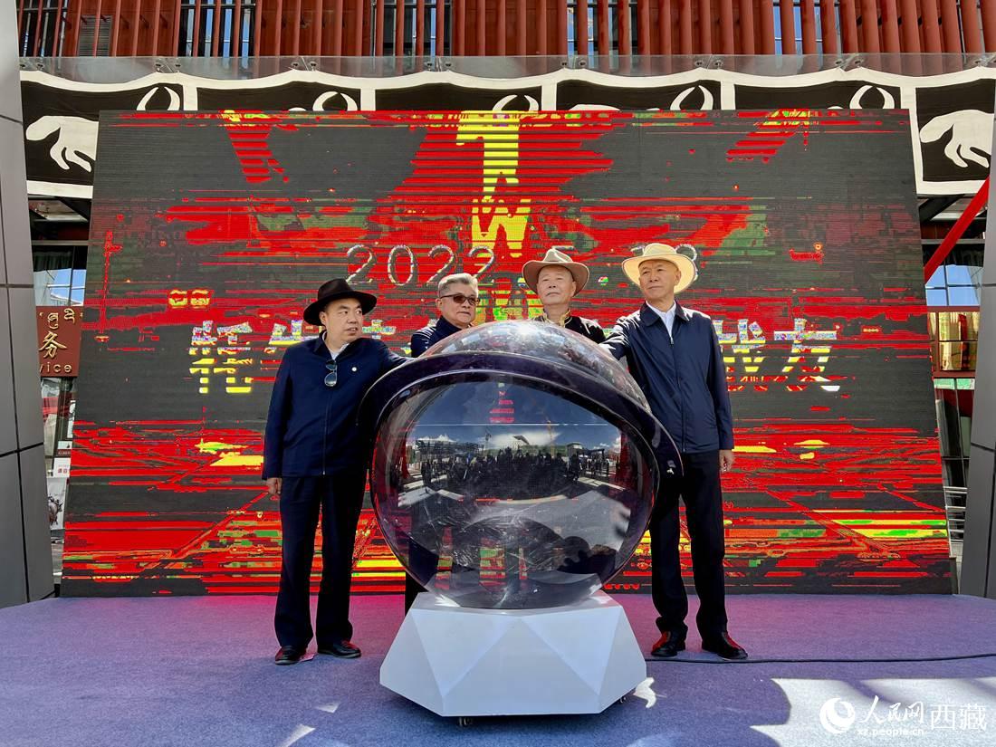 《牦牛革命》《無言的戰友》紅色群雕揭幕儀式。人民網 次仁羅布攝