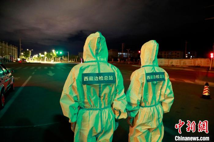西藏拉薩：執勤點上2平方米的“小賓館”