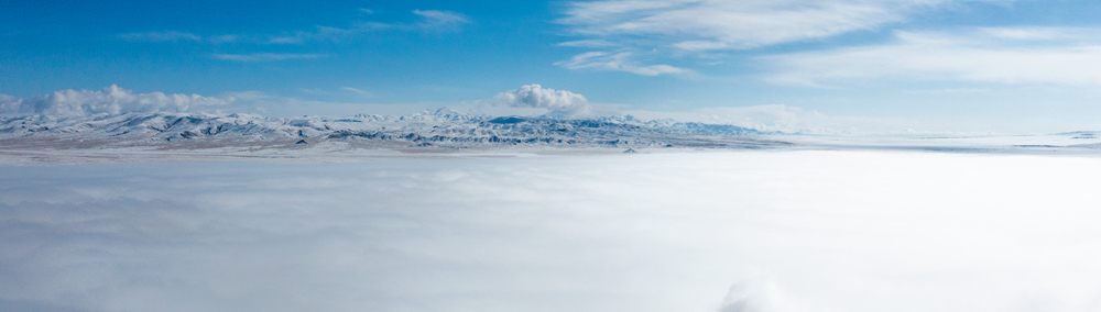 西藏阿里地區(qū)改則縣迎來初雪，銀裝素裹，美如畫卷。