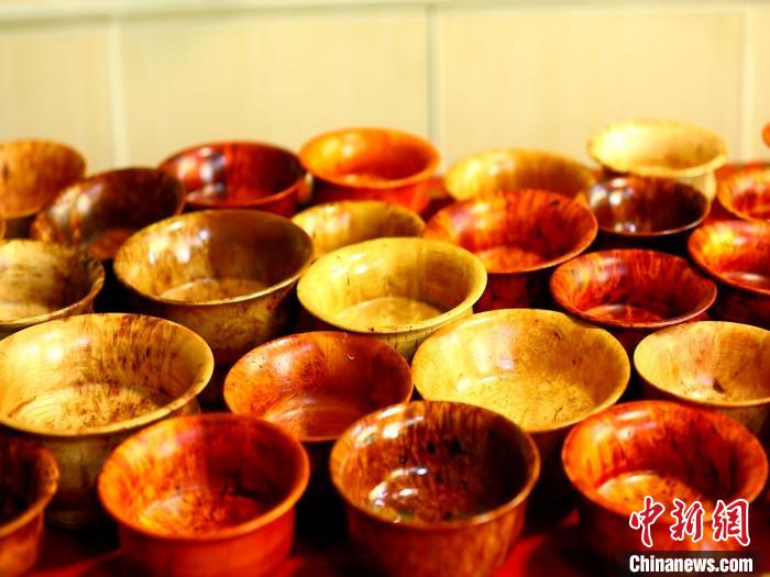 圖為木碗成品?！?鄧巴 　攝