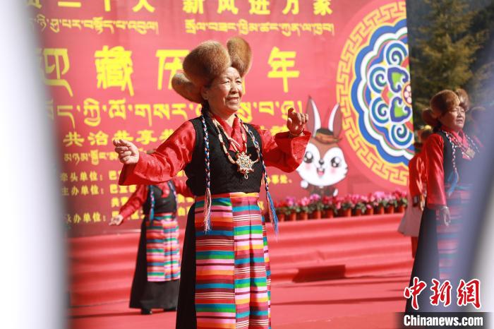 圖為藏歷新年活動現場。 張力 攝