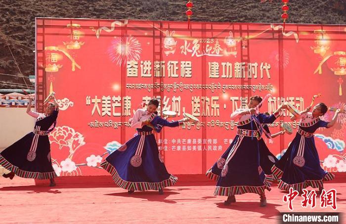 舞蹈《吉祥熱巴》?！∶⒖悼h委宣傳部供圖