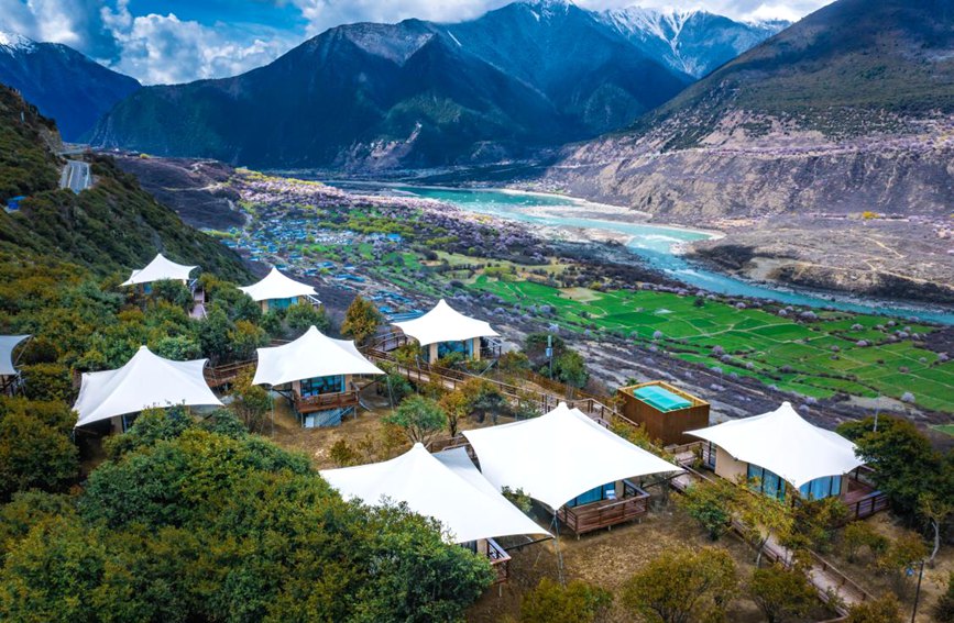 依托桃花資源,打造文旅產業。 張靜攝