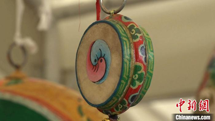 圖為“松贊夜市”里的特色文創(chuàng)產(chǎn)品。　貢桑拉姆 攝