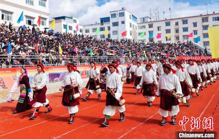 圖為西藏昌都市第九屆三江茶馬文化藝術節(芒康會場)開幕式現場。　昌都市芒康縣委宣傳部供圖