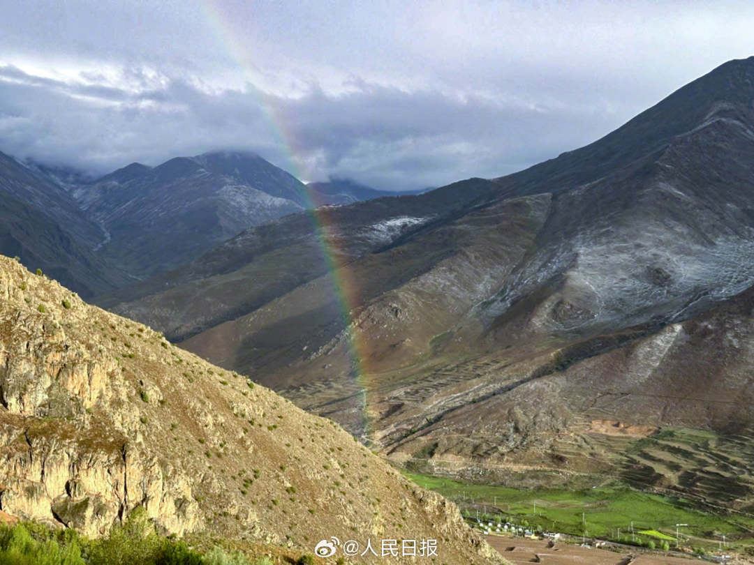 接好運！青藏高原現(xiàn)巨大彩虹橋