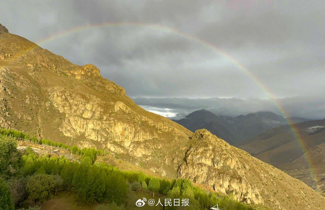 接好運！青藏高原現(xiàn)巨大彩虹橋