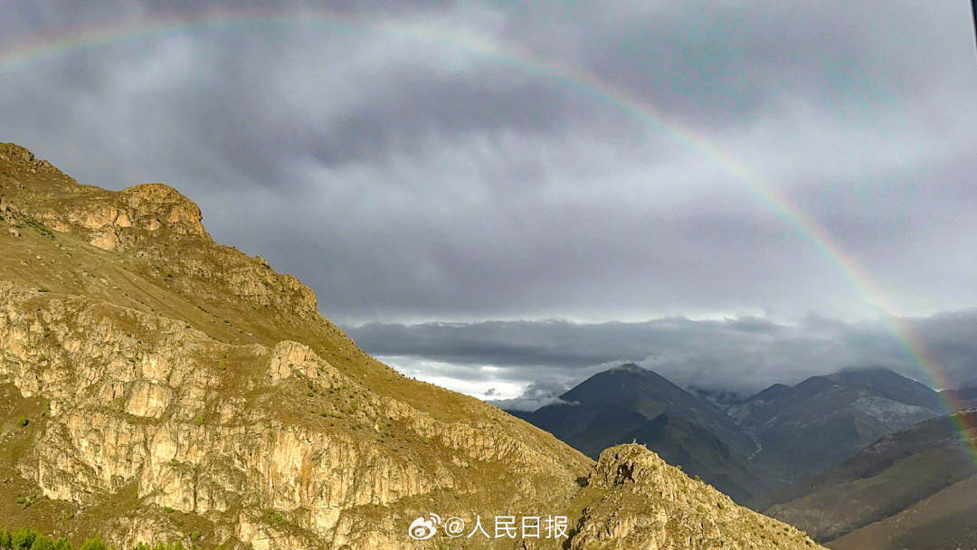 接好運！青藏高原現(xiàn)巨大彩虹橋