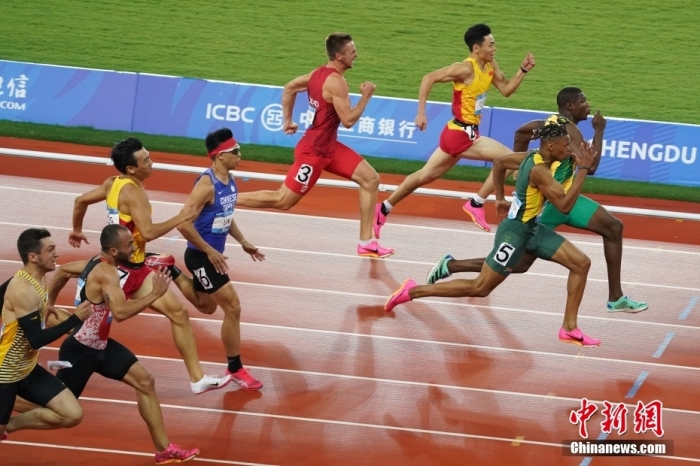 8月2日，第31屆世界大學生夏季運動會男子100米決賽在四川成都舉行，牙買加選手GOLDSON Kadrian dwayne(右一)以10秒04奪得男子百米冠軍。<a target='_blank' href='/'><p  align=